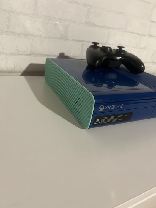 Xbox 360 500GB Limited Edition Blue 12 gier