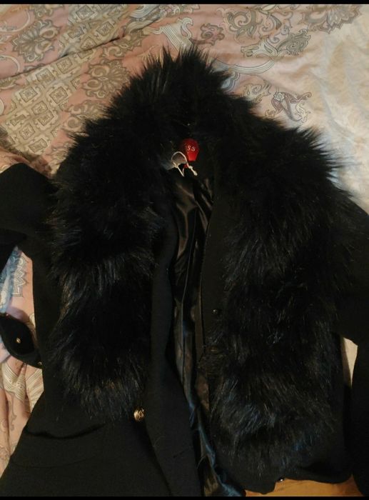 Czarny elegancki płaszcz