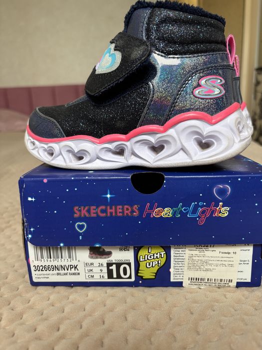 Продам осінні черевики Skechers  на дівчинку