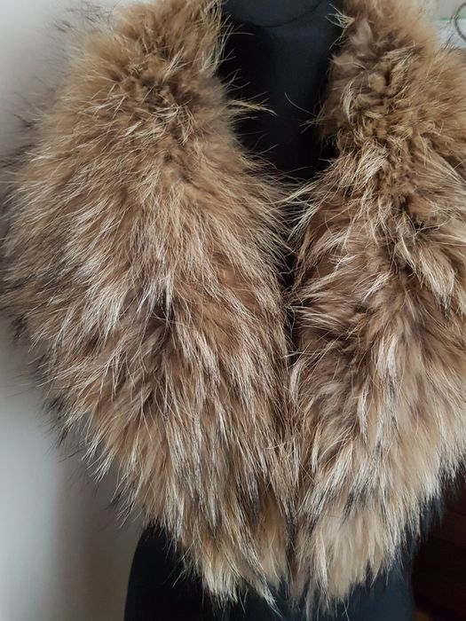 Jenot naturalny śliczny szeroki kołnierz obszycie etola