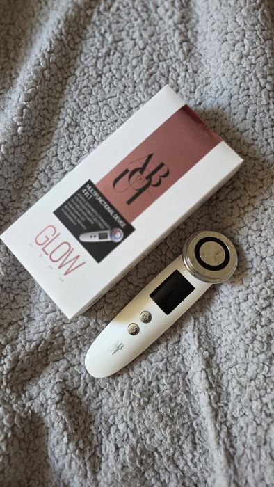 Аппарат для очищения обличчя 4в1