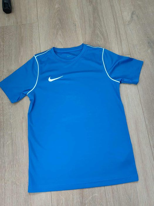Tshirt sportowy Nike 137/147