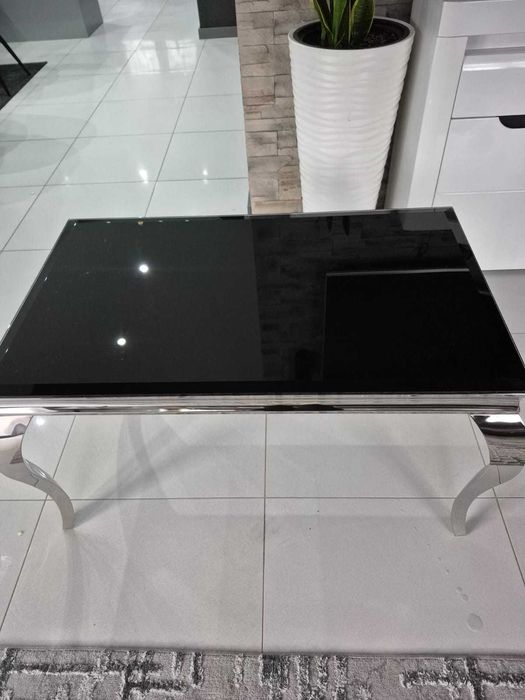 Piękny stolik glamour