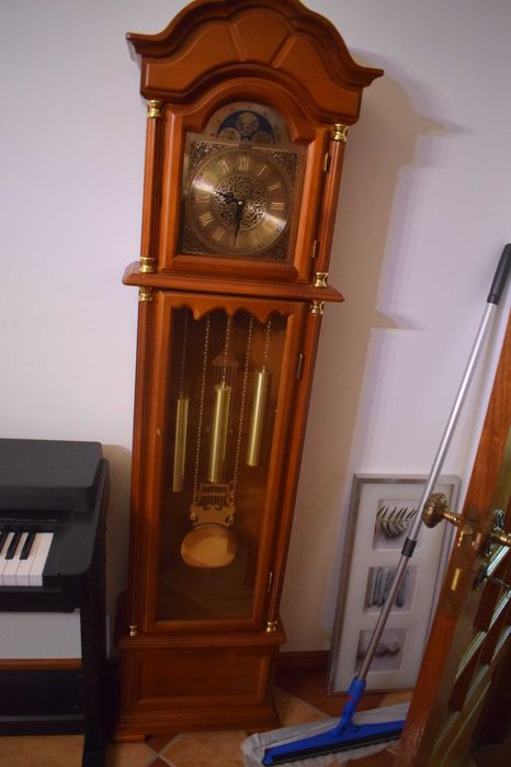 Vendo este belo relogio de sala em muito bom estado