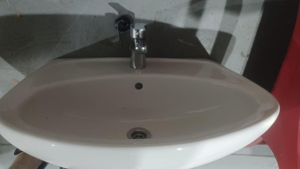 Lavatório com Pé e Bidé + Torneiras (Novo, Nunca Usado)