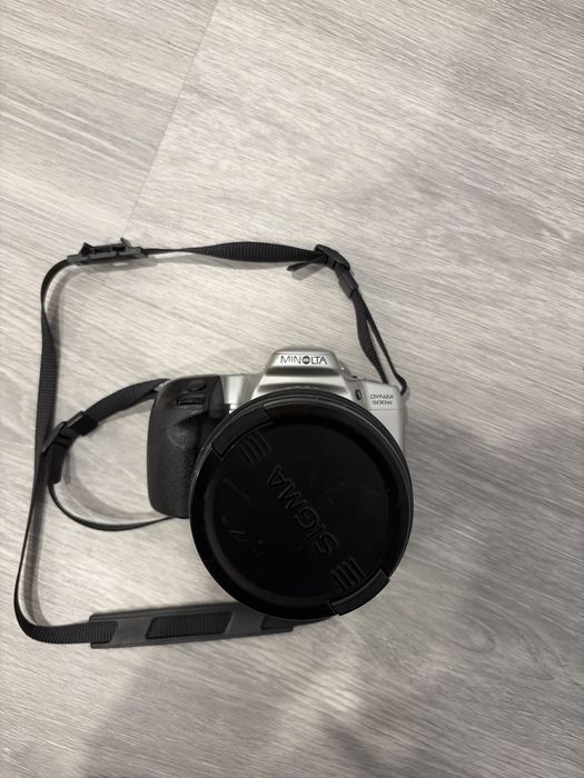 Minolta Dynax 500si + Sigma 28–70 mm Lens64737765971329121