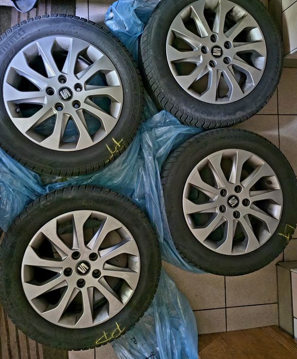Koła zimowe z felgami aluminiowymi marki Seat 5f0 ET46 6.5x16H2 16 CALI