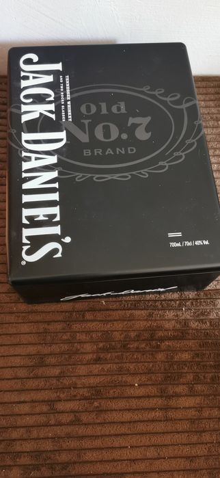 Pudełko metalowe po Jacku Daniels z dwoma szklankami