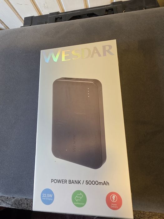 powerbank o pojemności 5000 mAh marki Wesdar (model S656).