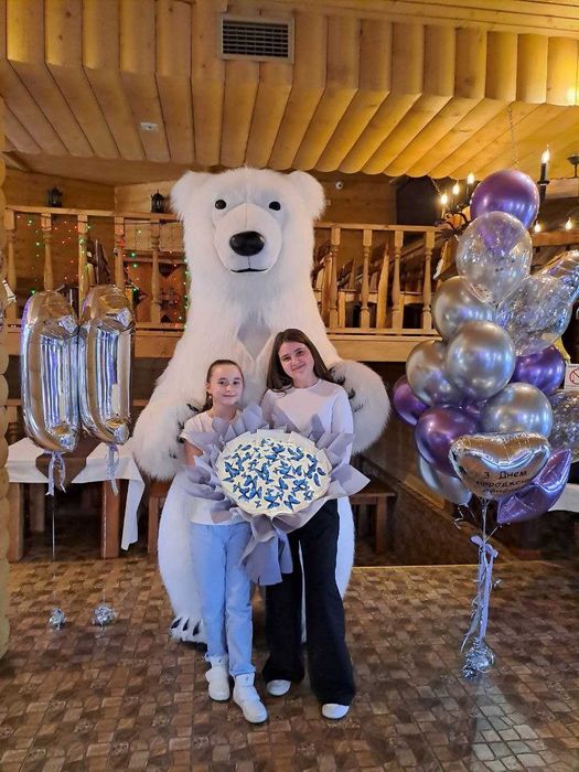 Гігантський Білий Ведмедик: Феєричне експрес-привітання у Києві