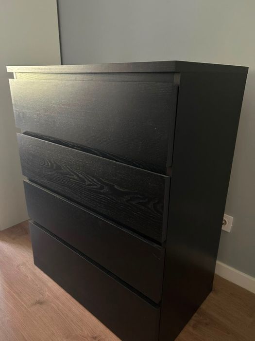 Comoda preta do ikea