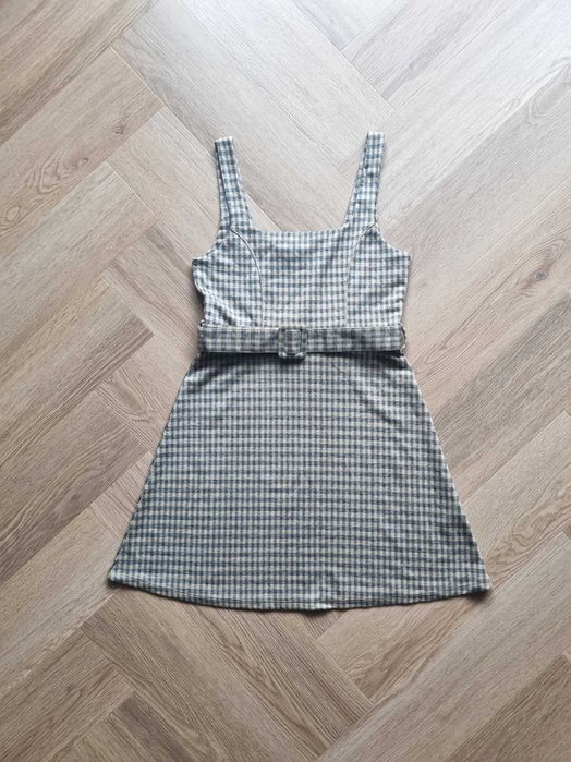 Krótka sukienka mini rozkloszowana w kratkę z paskiem dzianinowa