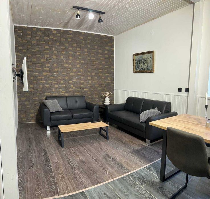 Котедж в Яремчі біля річки, на висоті)