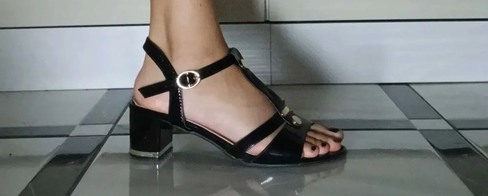 Босоніжки жіночі