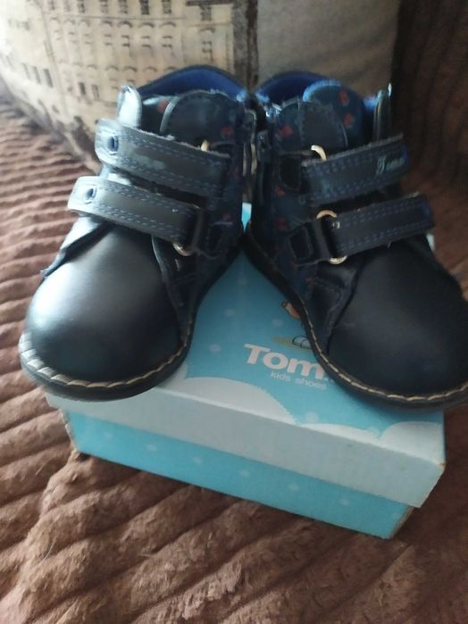 Дитячи черевики.