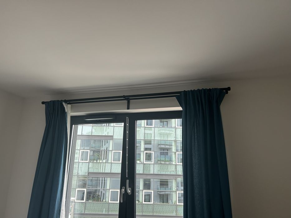 Karnisz czarny Ikea
