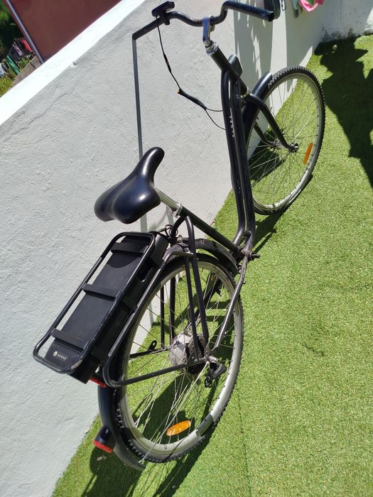 Duas bicicletas uma BTT e outra elopse 120E pra peças algumas funcionais  e leva carregador incluído a funcionar.