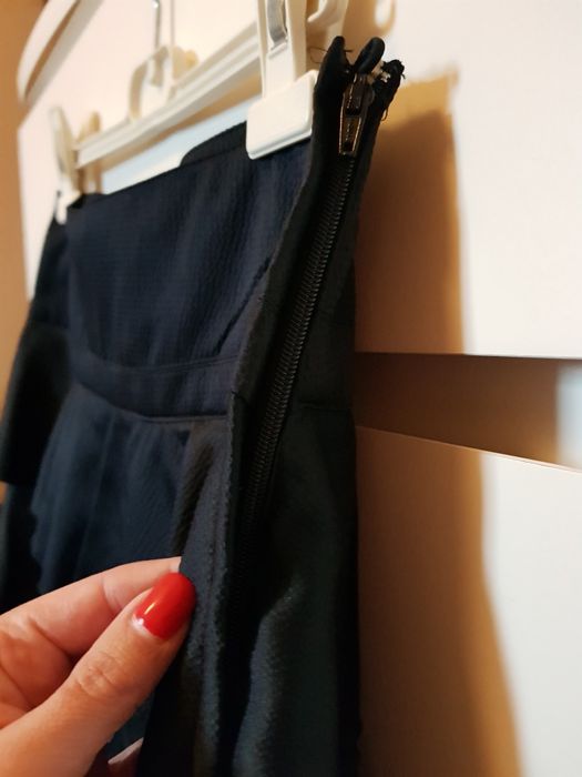 Saia preta com folhos 36