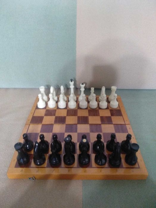 Настольная игра. Шахматы. Деревянные шахматы