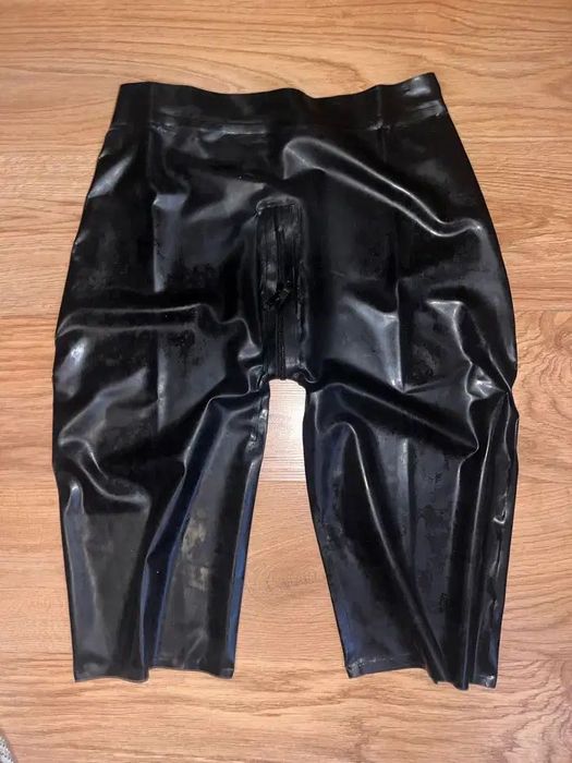 818/ Szorty męskie spodenki M latex lateks czarne bielizna zamek