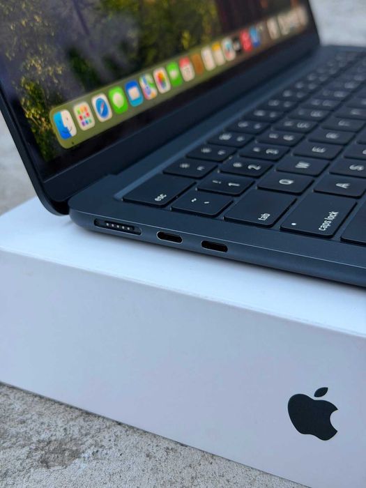 MacBook Air 13 M3 2024, 8/256, Midnight (батарея 91%)
