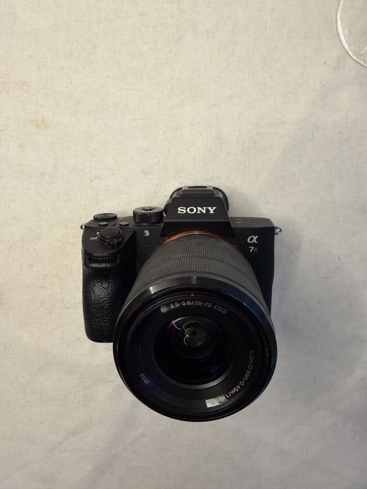 Sony A7 R III com lente 28-70