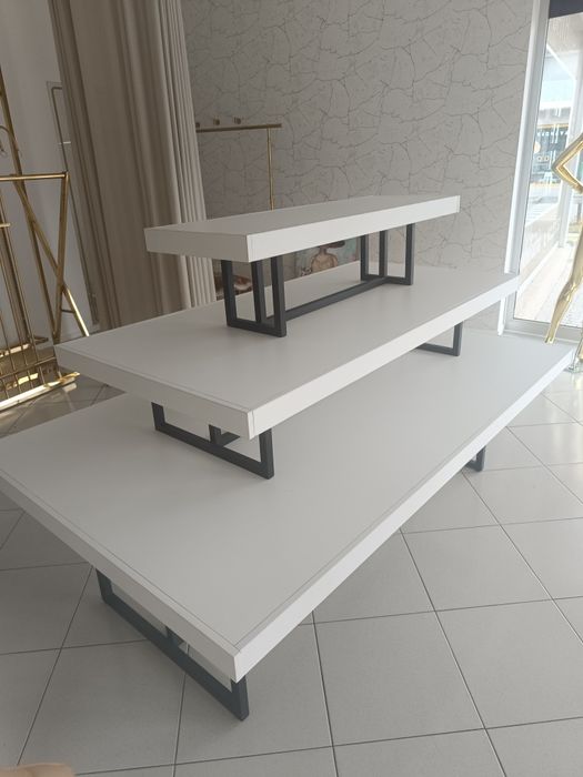 Mesa com 3 divisões para LOJA ROUPA ex.