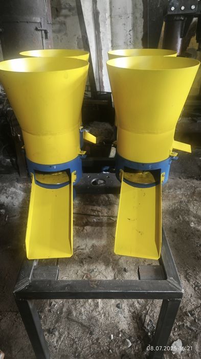 Гранулятор, Рабочая часть с матрицей 200 и подвижные ролики