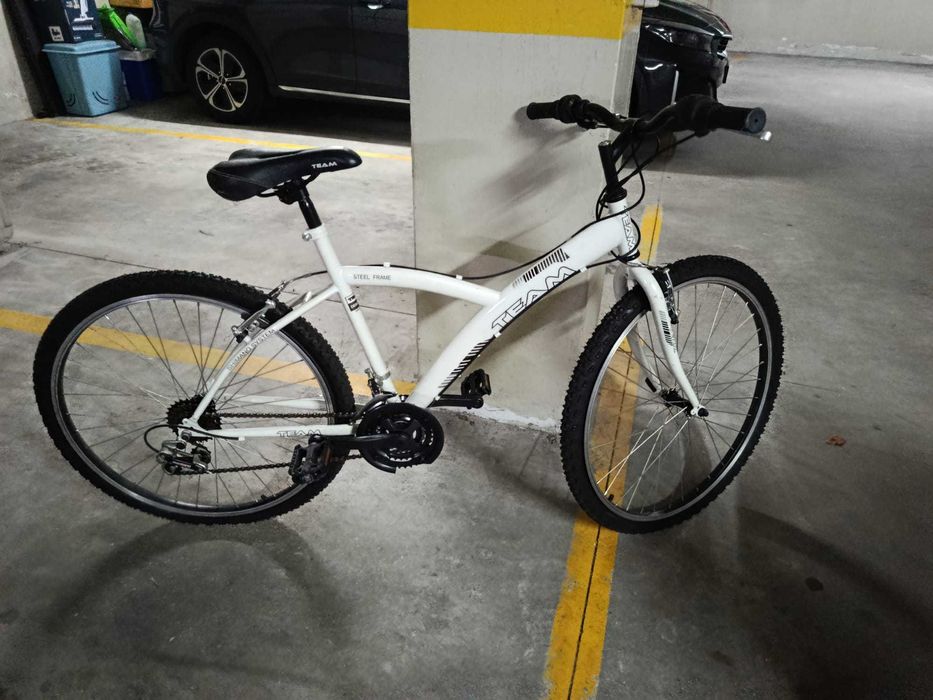 Bicicleta de cidade, semi-nova