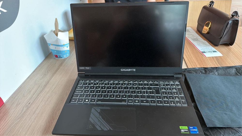 Portátil Gigabyte RTX4050 / i7 13ªgeração / 16gb RAM / 1TB | 2 anos de garantia