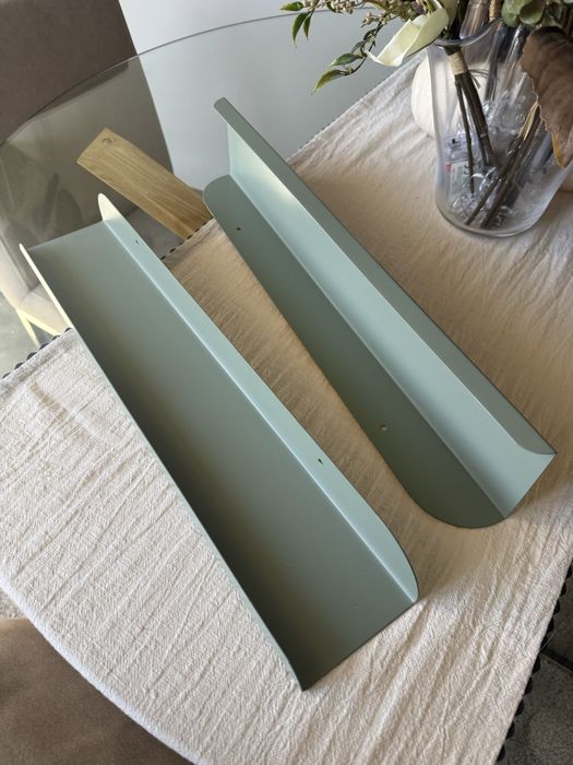 2 prateleiras verdes