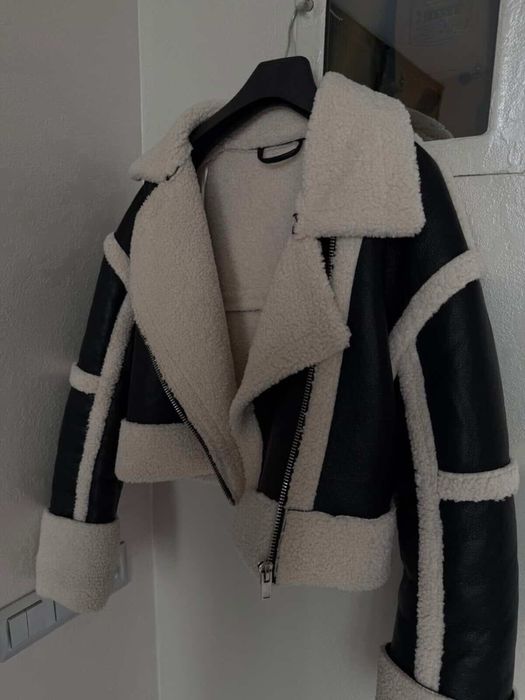 Укорочена дубльонка ZARA . Розмір підходить як на S так і на M