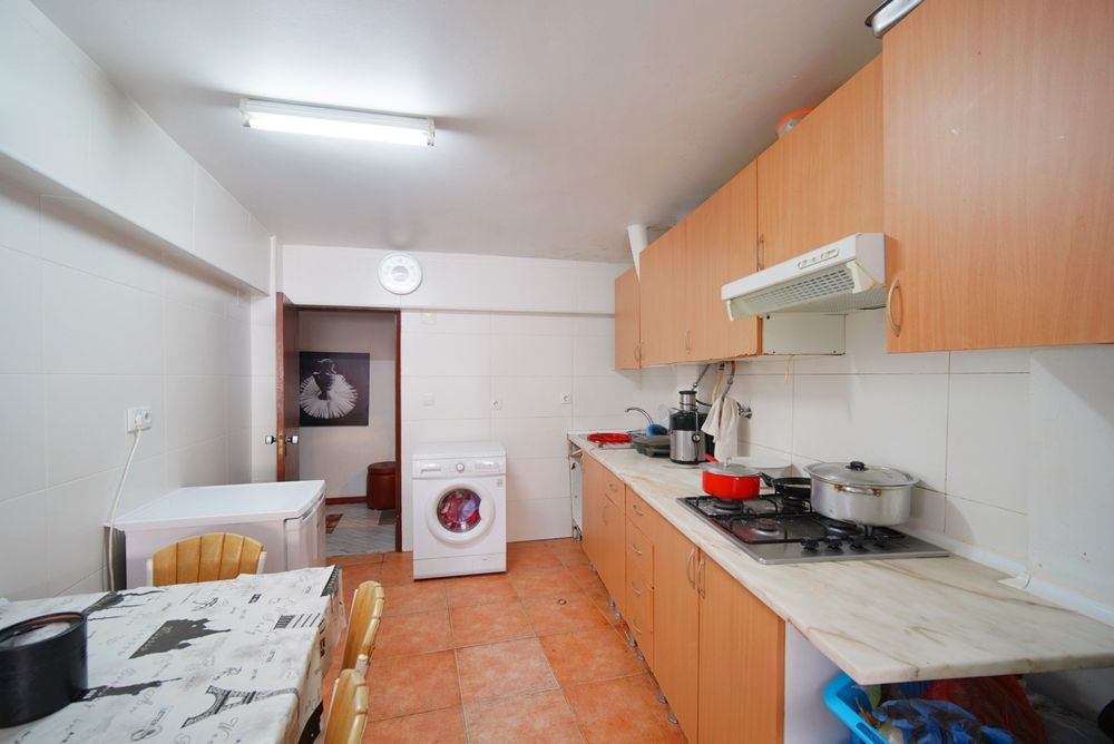 Apartamento Com Dois Armazéns