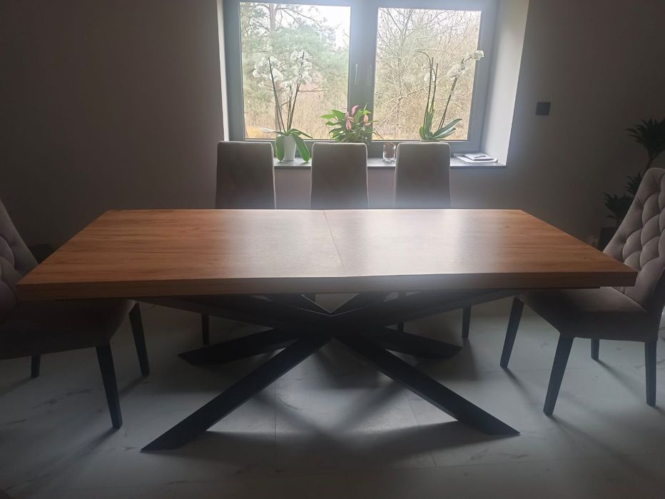 Stół rozkładany na pająku