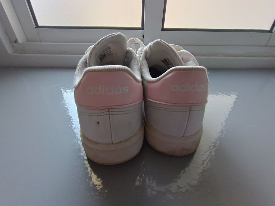 Sapatilhas Axis e adidas