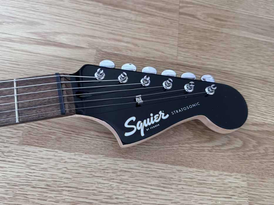 Новий Squier Paranormal Strat-O-Sonic Crimson Red