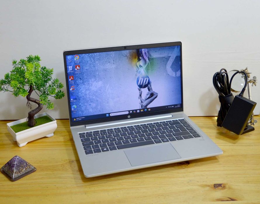 NMC- Semi-Novo - HP Aluminium - i5 4.40Ghz - 24GB RAM - IA - 512GB