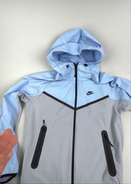 Ветровка Nike Tech