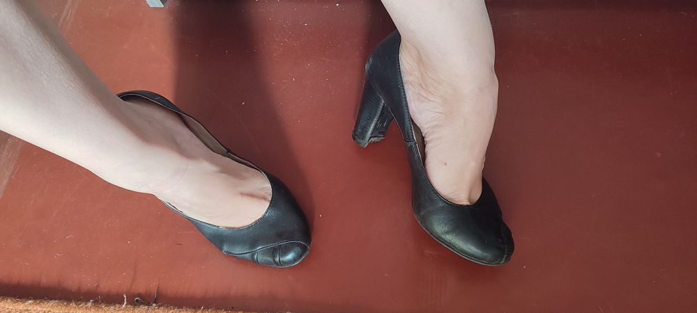 Взуття шкіряне жіноче туфлі на каблуку (підборах)