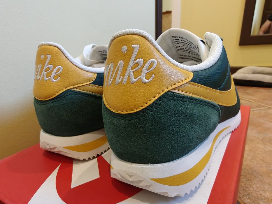 Nike Cortez TXT Gorge Green/Yellow Ochre-Sail | 42,5 | 27 cm