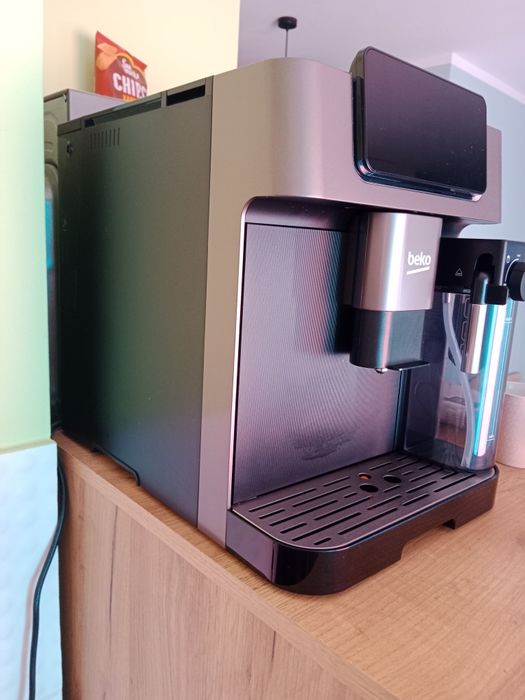 Ekspres ciśnieniowy automatyczny Beko CaffeExperto CEG7348DX