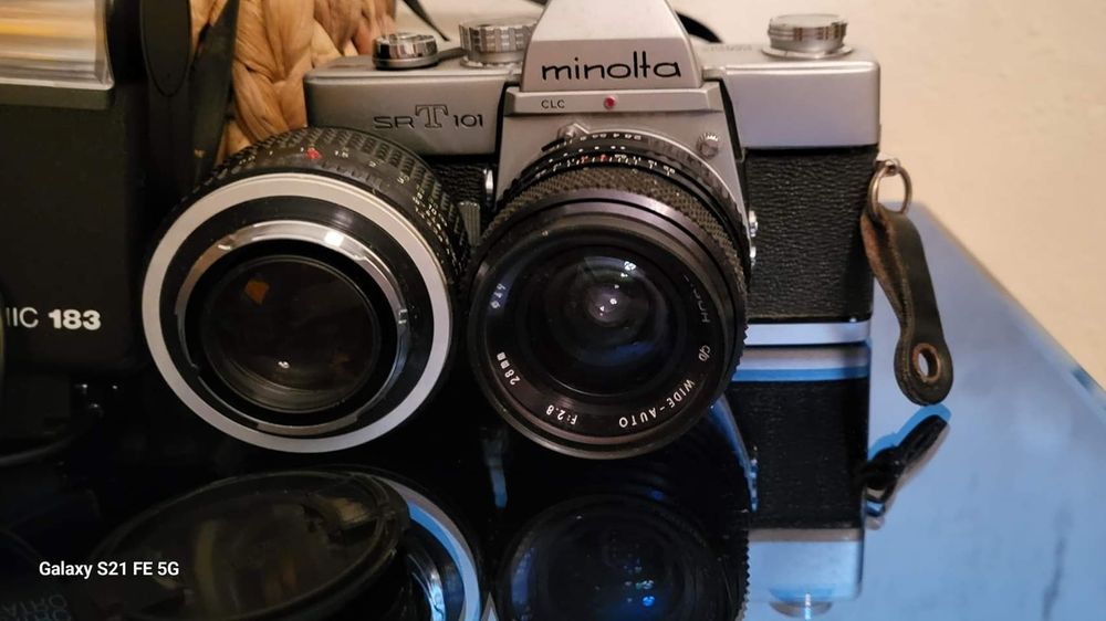 Minolta, flash e duas objectivas. Anos 70, em muito bom estado.