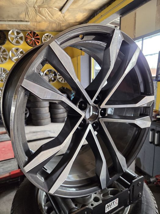 Felga Aluminiowa 5x112 10Jx22 ET21 Audi Q8 SQ8 RS Q8