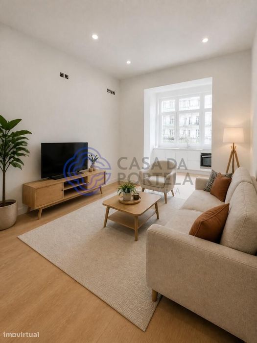 Apartamento T3 novo remodelado com logradouro de 15 m2 em prédio total