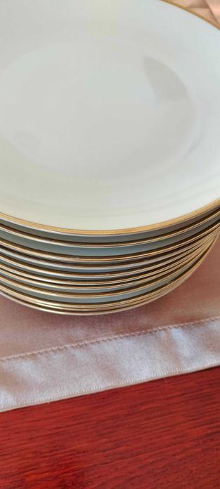 12 talerzyków śniadaniowych ze złotym obramowaniem