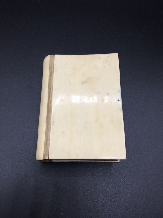 Biblia missal em material nobre