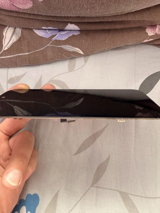Дисплей iPhone 16 Pro Max дефект