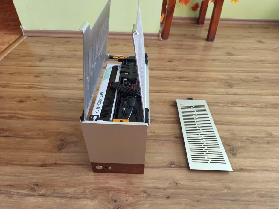 Mini-ITX PC ( RTX 4070 Ti, 32Gb Ram, 3.5 Gz proc, SSD ( 2+4TB)750w pow