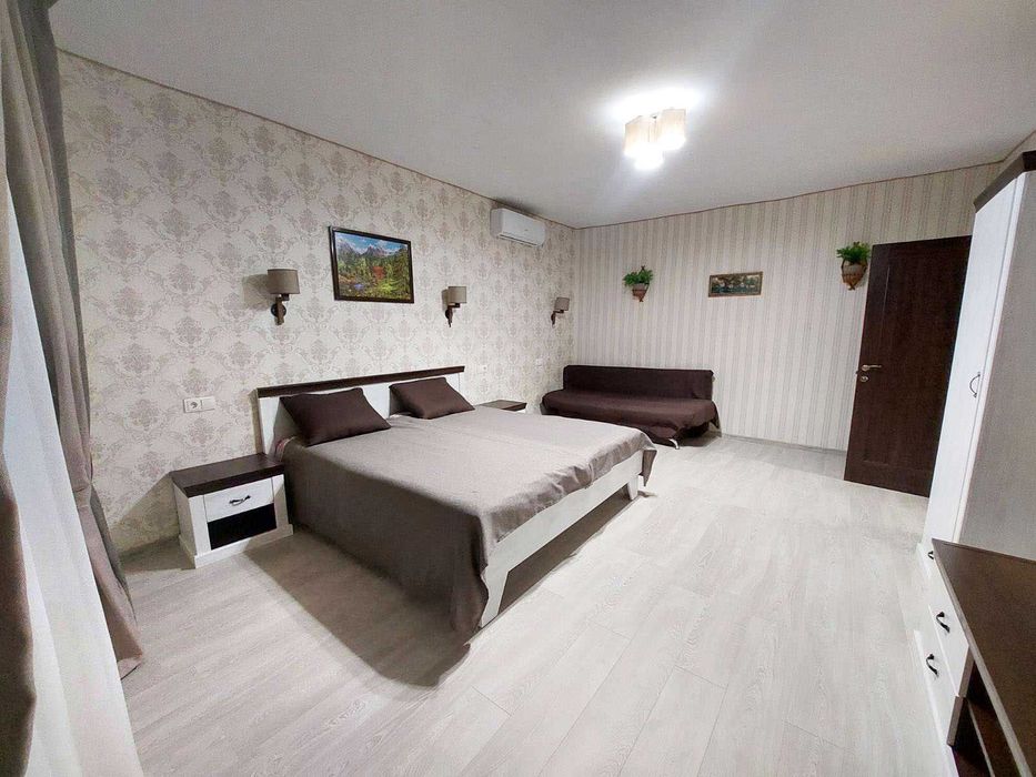 Біля термального басейну на 1-му поверсі 2-х кімнатна квартира.