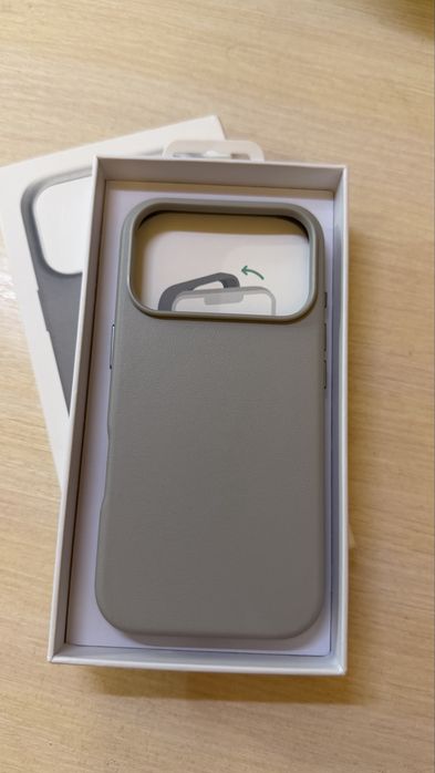 Apple Leather Case iPhone 17 Pro MagSafe світло-сірий новий